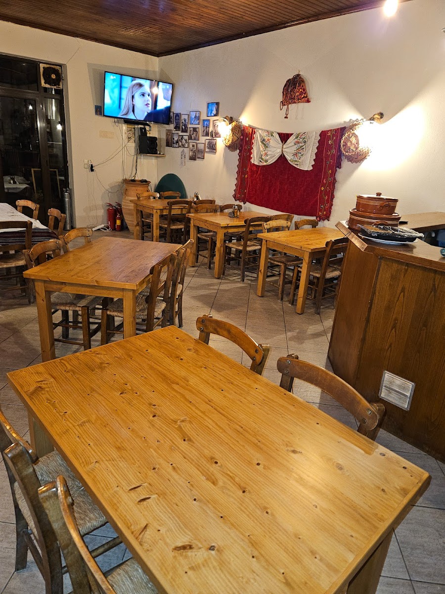 Taverna Veranda Margarites 740 52